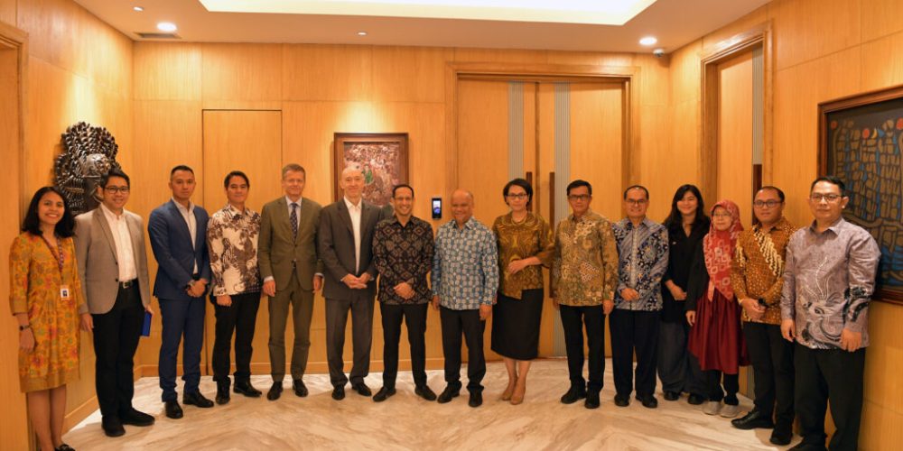 (L-R) Ms Aprida (Expert Team, MOECRT), Dr Ahmad Gamal (Director of Innovation and Science Techno Park, UI), Dr Ali Bawono (Senior Researcher and Lecturer, TUM Asia), Mr Pramoda Dei Sudarmo (Special Staff to Minister, MOECRT), Mr Thomas Graf (Deputy Head of Mission, German Embassy to Indonesia – ASEAN and Timor-Leste), Dr Markus Wächter (Managing Director, TUM Asia), Mr Nadiem Makarim (Minister of MOECRT), Dr Ilham Habibie (Chairman of Board of Trustees, The Habibie Center), Dr Suharti Sutar (Secretary General, MOECRT), Dr Abdul Harris (Directorate General of Higher Education, MOECRT), Dr Adul Muttaqin (Directorate General of Vocational Education, MOECRT), Ms Annisa Fitria (Head of Science and Technology Section, German Embassy to Indonesia – ASEAN and Timor-Leste), Ms Muji Rahayu (Deputy Director, DAAD Regional Office Jakarta), Mr. Anang Kristanto (Acting Head of Bureau of Cooperation and Public Relations, MOECRT), and Dr Andriansjah (Head of Research Planning and Development, UI).