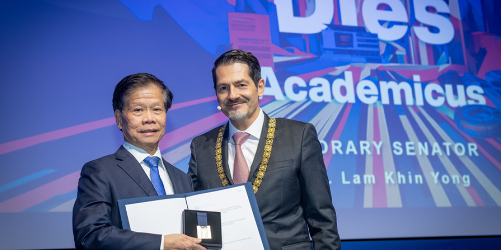 (L-R) NTU Vice President (Industry) Professor Lam Khin Yong, and TUM President, Thomas F. Hofmann, at the Dies Academicus 2024 event in the TUM Audimax. Photo credit: Andreas Heddergott/TUM